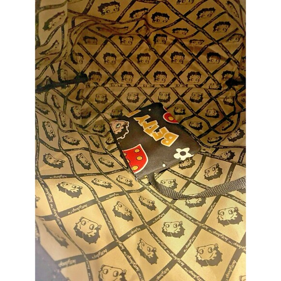 Betty Boop Hearts Kisses Novelty XL Black Red Waterproof Travel Weekend Zip Bag - Picture 14 of 16